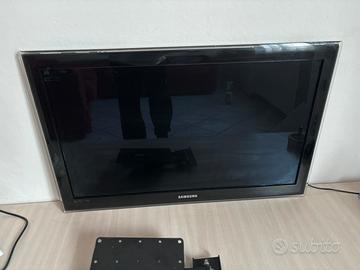 Tv samsung 32 pollici con supporto a parete