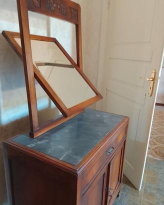 Toeletta con piano in marmo grigio e specchio