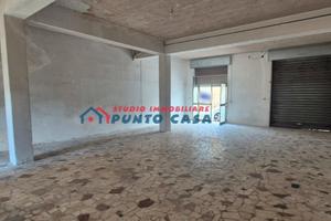 PRESSI VIA VILLA ROSINA - n.3 garage di 30mq cad