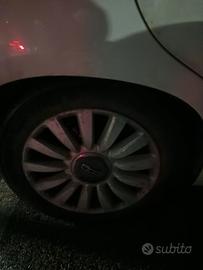 Cerchi in lega + gomme Michelin 4 stagioni