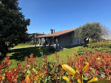 Villa di 499 m² con più di 5 locali e box auto a S