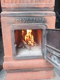 Stufa Becchi in cotto a tre moduli .