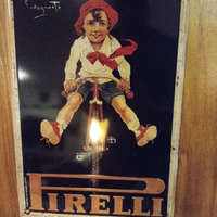Riproduzione di pubblicità Pirelli in lamiera