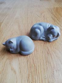 coppia di cuccioli-sculture