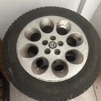 Gomme e cerchi lega alfa romeo con fregi