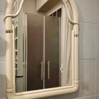 Specchio vintage laccato bianco.