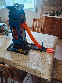 Mega garage hot wheels