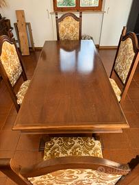 Tavolo in legno massello con sedie imbottite