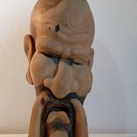 Testa scolpita in legno