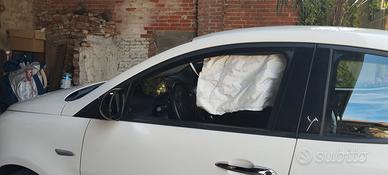 lancia y 2017 airbag tendina scoppiato