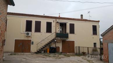 Casa indipendente su tre lati