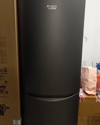 frigorifero Ariston 326 L parzialmente funzionante
