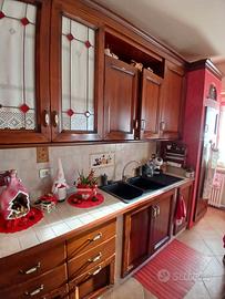 Cucina in legno di ciliegio