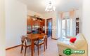2-locali-arredato-con-cucinotto-e-balcone-