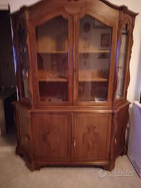 credenza con vetrina 