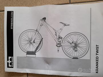 Supporto da parete per bicicletta salvaspazio