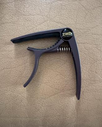 Capotasto per chitarra acistica