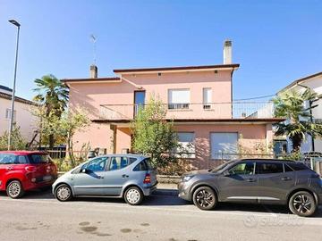 Immobile in asta di 262 m² con più di 5 locali e b