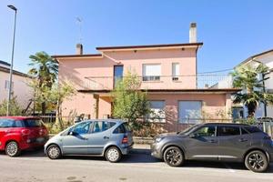 Immobile in asta di 262 m² con più di 5 locali e b