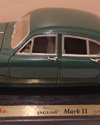 MAISTO JAGUAR MKII scala 1:18