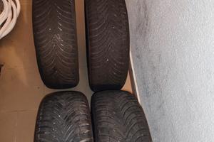 Gomme 4stagioni Khumo  195/60 R15 92V - Come nuove