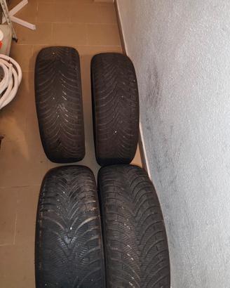 Gomme 4stagioni Khumo  195/60 R15 92V - Come nuove