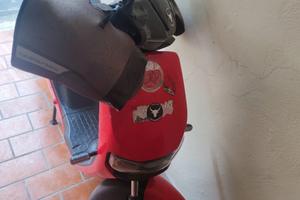 scooter con batterie e manopole 