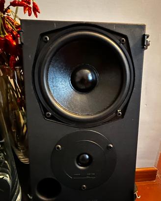 Mission 760i diffusori made in England da scaffale