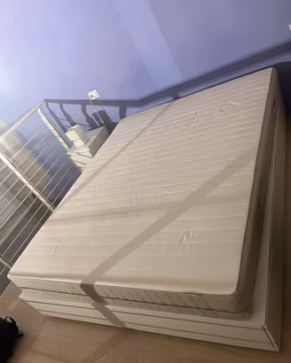 Letto Matrimoniale e comodini