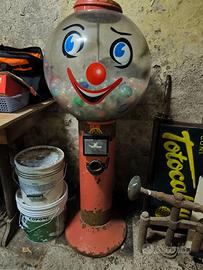 distibutore palline con sorpresa