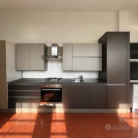 Cucina lineare moderna tortora