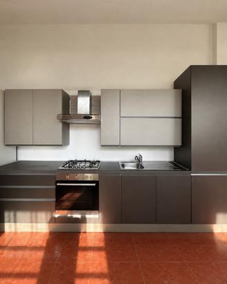 Cucina lineare moderna tortora