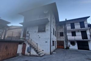 Faedo, ampia casa indipendente