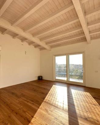Appartamento di 150 m² con 3 locali e box auto a T