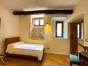 CASA DI CORTE A FIUMEFREDDO BRUZIO
