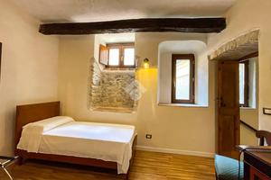 CASA DI CORTE A FIUMEFREDDO BRUZIO