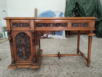 Scrivania d'epoca 