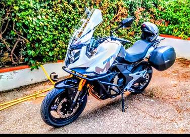 CF Moto 650 MT