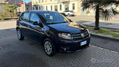 DACIA Sandero 1.2 75CV Serie Speciale Laureate.