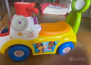 Fisher price macchinina cavalcabile musicale