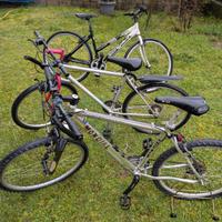 3 biciclette in blocco