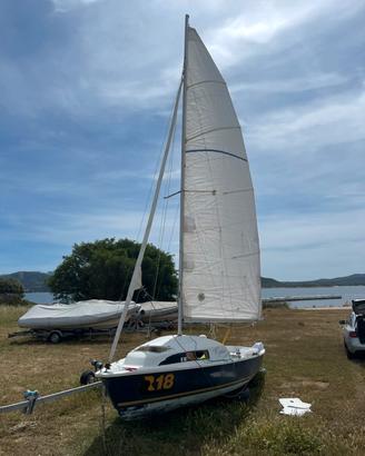Barca a vela r18