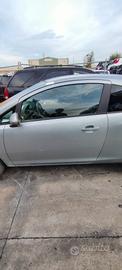 OPEL CORSA 2010 PORTA SX/DX