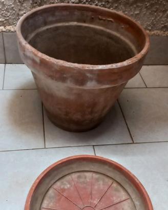Vasi n.4 terracotta Ø 26 e n.4 sottovasi