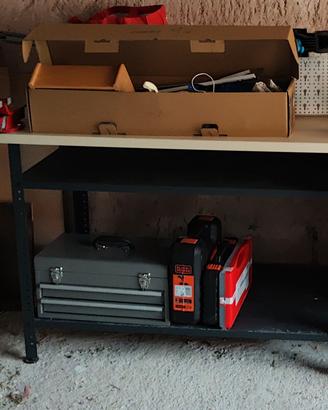 Tavolo da lavoro + morsa + porta utensili + luce 