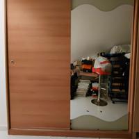 armadio con ante scorrevoli
