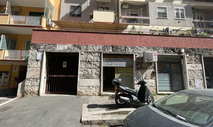 Locale commerciale - zona espero