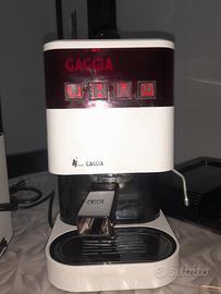 Macchina per caffè con macina e base