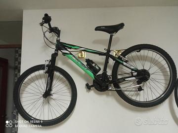 bicicletta Mountain bike 