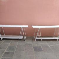 due banchetti con supporti